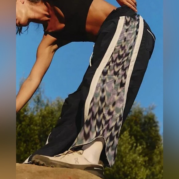 #17 NWT Free People Champ Is Here Printed Pants in Amethyst Chevron Print - Picture 4 of 5